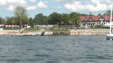 Yat Kulübü uzak çekerek. (2 / 2)