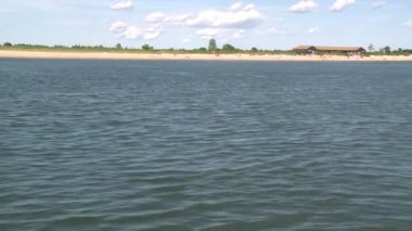 Kıyı (2 / 3 üzerinde sürüklenen bulutlar)