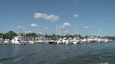 Önünde dayalı tekneler tekne uyku modundan çıkarma.