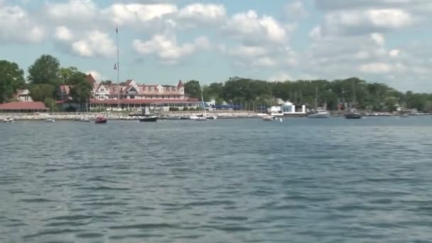 Pulling away from Yacht Club. (1 of 2) — Stock Video