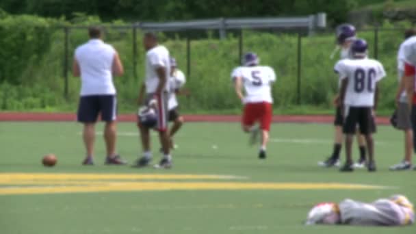 Highschool-Fußballmannschaft beim Training (11 von 12) — Stockvideo