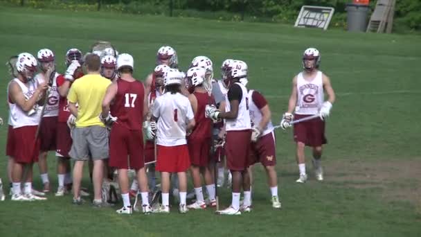 Pratica di lacrosse dei ragazzi delle scuole superiori (2 di 9 ) — Video Stock