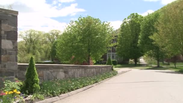 Señal entrando en Kent School — Vídeo de stock