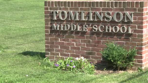 Brick sign for a middle school. — Stock Video