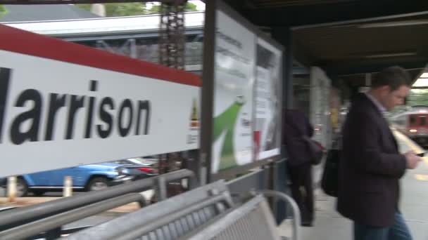 Tog på vej til stationen (3 af 3 ) – Stock-video