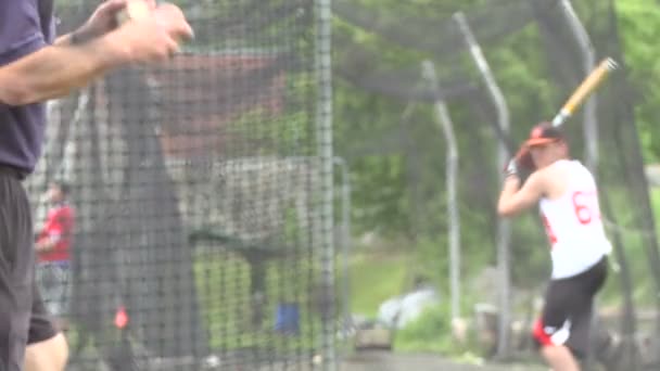 Boys baseball team at batting practice (3 de 5 ) — Video