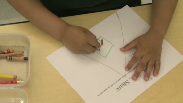 Grammar school student drawing with crayon in classroom (3 de 7 ) — Video