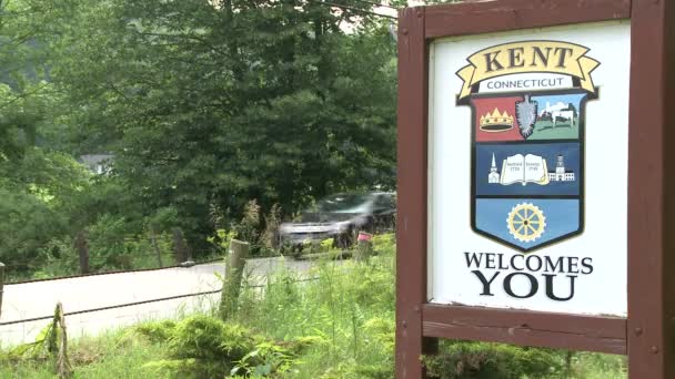 Welkom bord uit de stad Kent, Connecticut — Stockvideo
