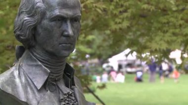 Bir anıt ile el sanatları Fuarı (2 / 2 arka planda, yakın çekim)