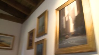 Sanat görüntülenen yan bir galeri (4 / 5)