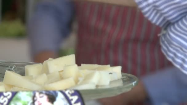 Cheese displayed on a glass platter for customers to taste — Stock Video
