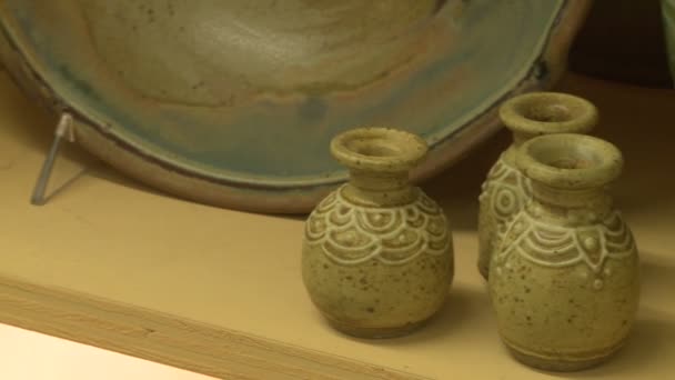 Pottery displayed in a boutique — Stock Video