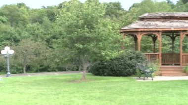 Parktaki çardak.