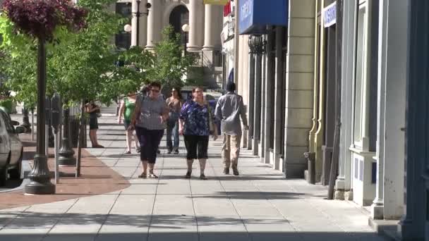 Pieszych chodzenia w centrum Stamford (3 z 4) — Wideo stockowe