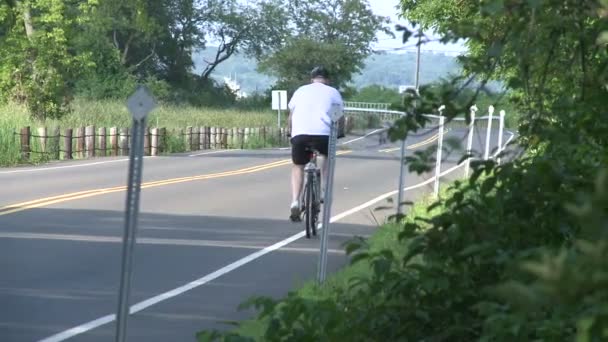 Andar de bicicleta pela cidade (1 de 7 ) — Vídeo de Stock