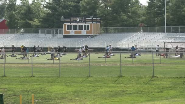 Connecticut high school voetbal team warmup (1 van 3) — Stockvideo