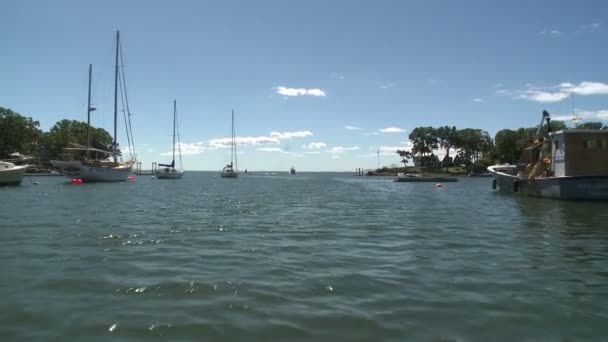 Schifffahrt auf dem See (3 von 15) — Stockvideo