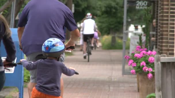 Fahrradtour durch die Stadt (4 von 7)) — Stockvideo