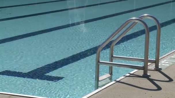 Outdoor swimming pool (2 of 2) — Stock Video