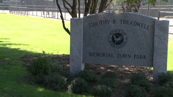 Memorial town park sign (1 of 2) — Stock Video