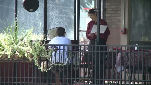 Sabroso comedor al aire libre (5 de 5 ) — Vídeo de stock