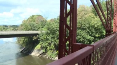 ülke yan Köprüsü 