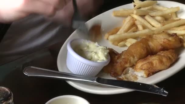 Pessoas comendo em restaurante — Vídeo de Stock