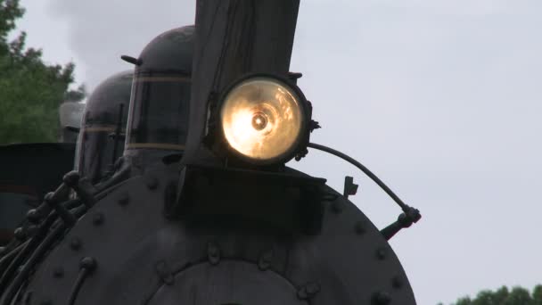 Faros delanteros de un tren — Vídeo de stock