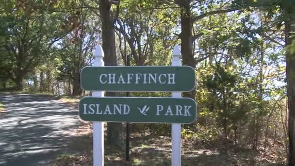 Chaffinch Island Park sign (1 of 2) — Stock Video