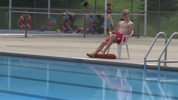 Lifeguard at the pool (2 of 2) — Stock Video