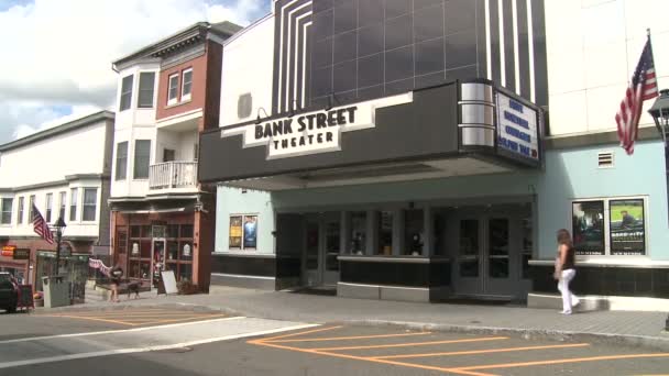 Bank Street Theater (1 van 1) — Stockvideo