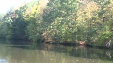 İki dağ arasında göl