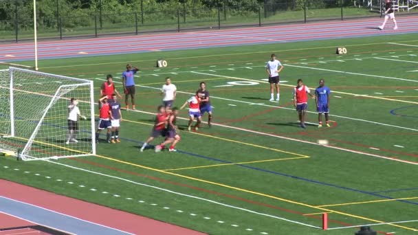 Prática de Futebol Meninos do Ensino Médio (3 de 6 ) — Vídeo de Stock