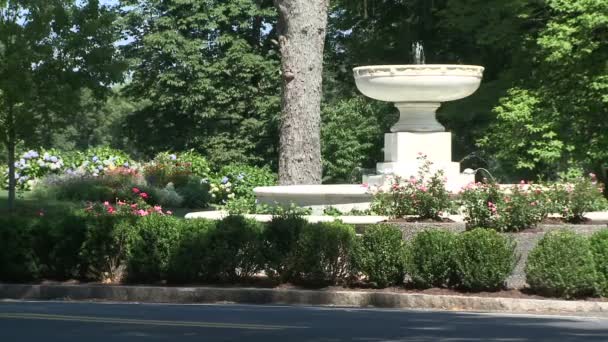 Fuente gloriosa en el centro de la ciudad (14 de 16 ) — Vídeo de stock