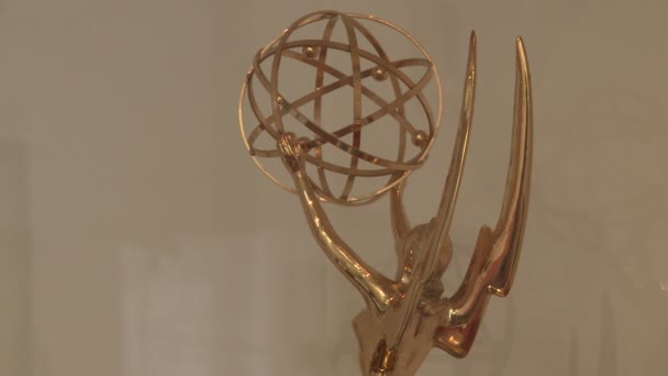 Emmy-díj-trófea (1 / 1) — Stock videók