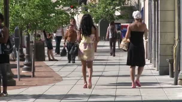 Voetgangers lopen in Stamford Downtown (4 van 4) — Stockvideo