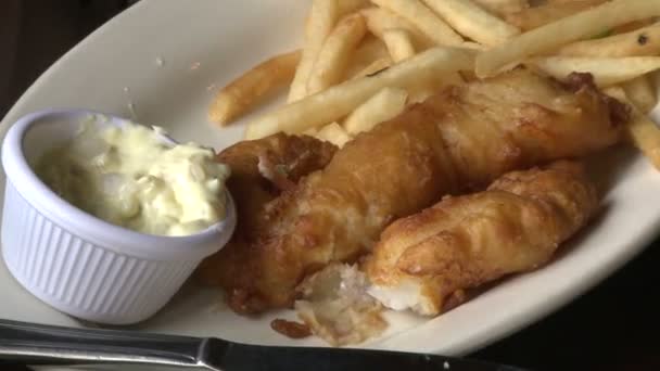 Pessoas comendo em restaurante — Vídeo de Stock