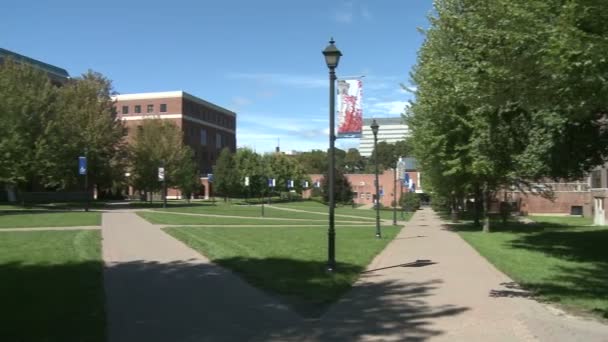 Öğrenciler college kampüsünde (6 9) — Stok video