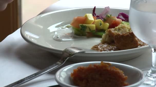 People eating in restaurant — Stock Video