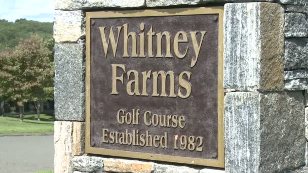 Sinal de campo de golfe Whitey Farms — Vídeo de Stock