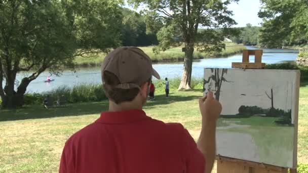 Mann malt schönes Porträt einer Landschaft — Stockvideo
