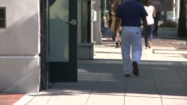 Pedestrians walking in Downtown Stamford (2 of 4) — Stock Video