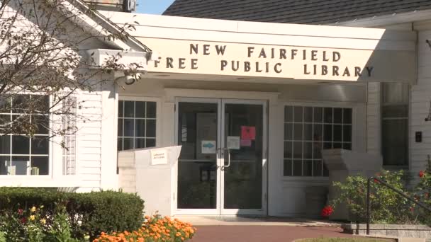 New Fairfield Free Public Library (4 of 6) ) — стоковое видео