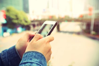 cep telefonu kullanarak eller