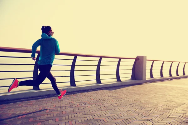 Jovem mulher fitness — Fotografia de Stock