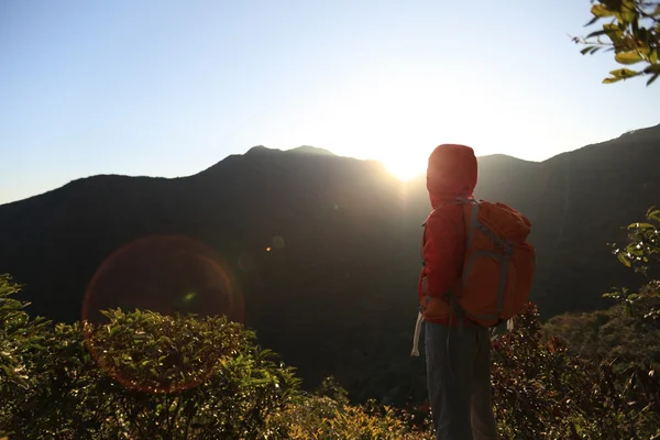 Woman hiker on  mountain peak — Stock Photo, Image