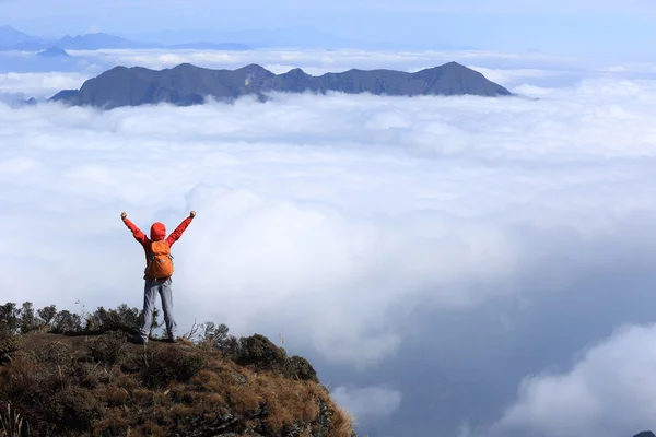 Woman hiker with open arms — Stock Photo, Image