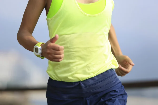Sportovní žena běží — Stock fotografie