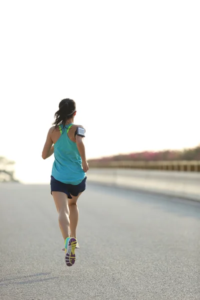 Mladá Žena Běžec Běží Město Silnice — Stock fotografie