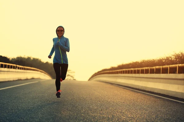 Woman running at road — Stock Photo, Image